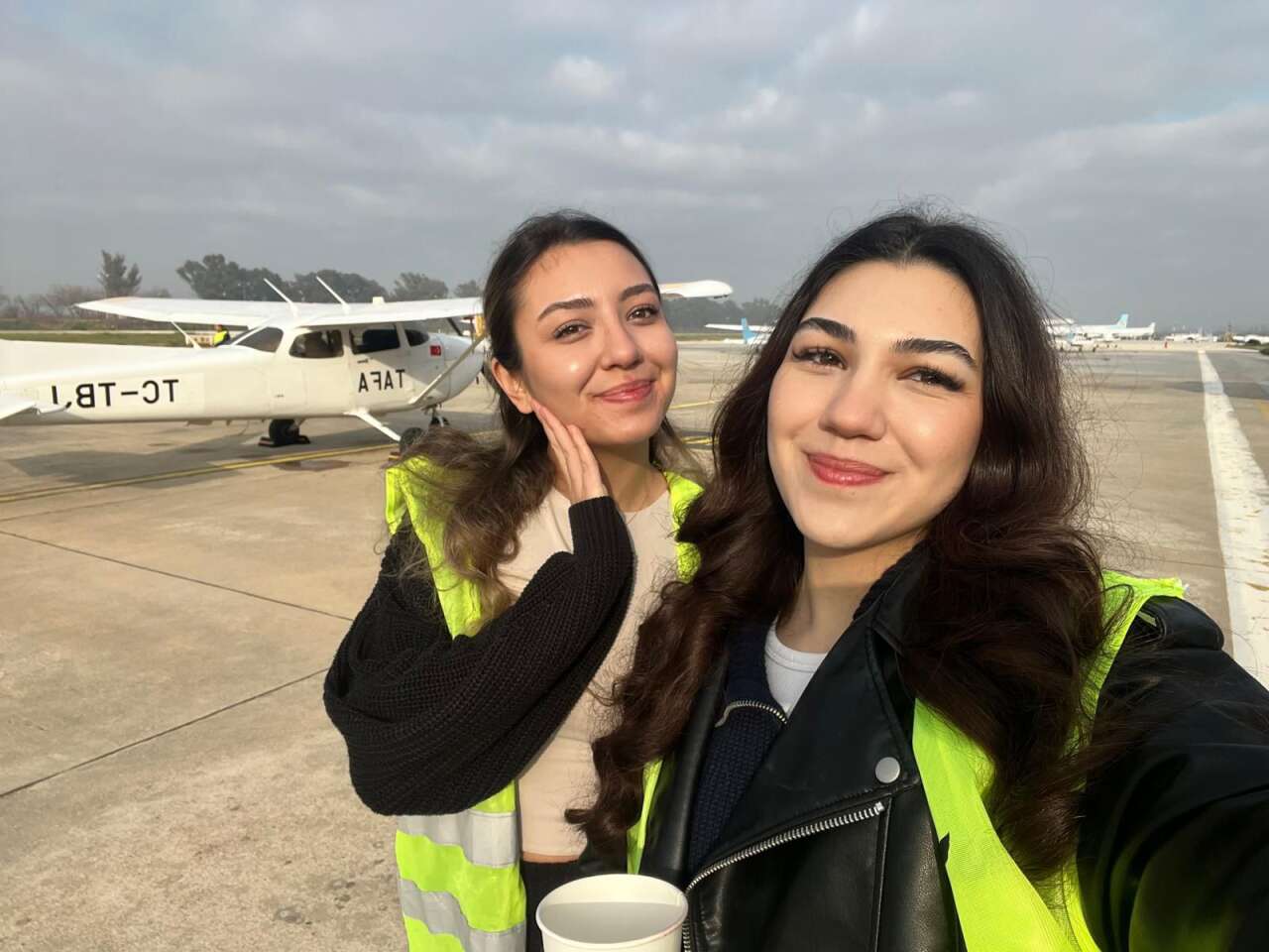 Muğlalı İki Kız Kardeş Gökyüzüne Kanat Açtı: Babalarının İzinde Pilot Oluyorlar 4